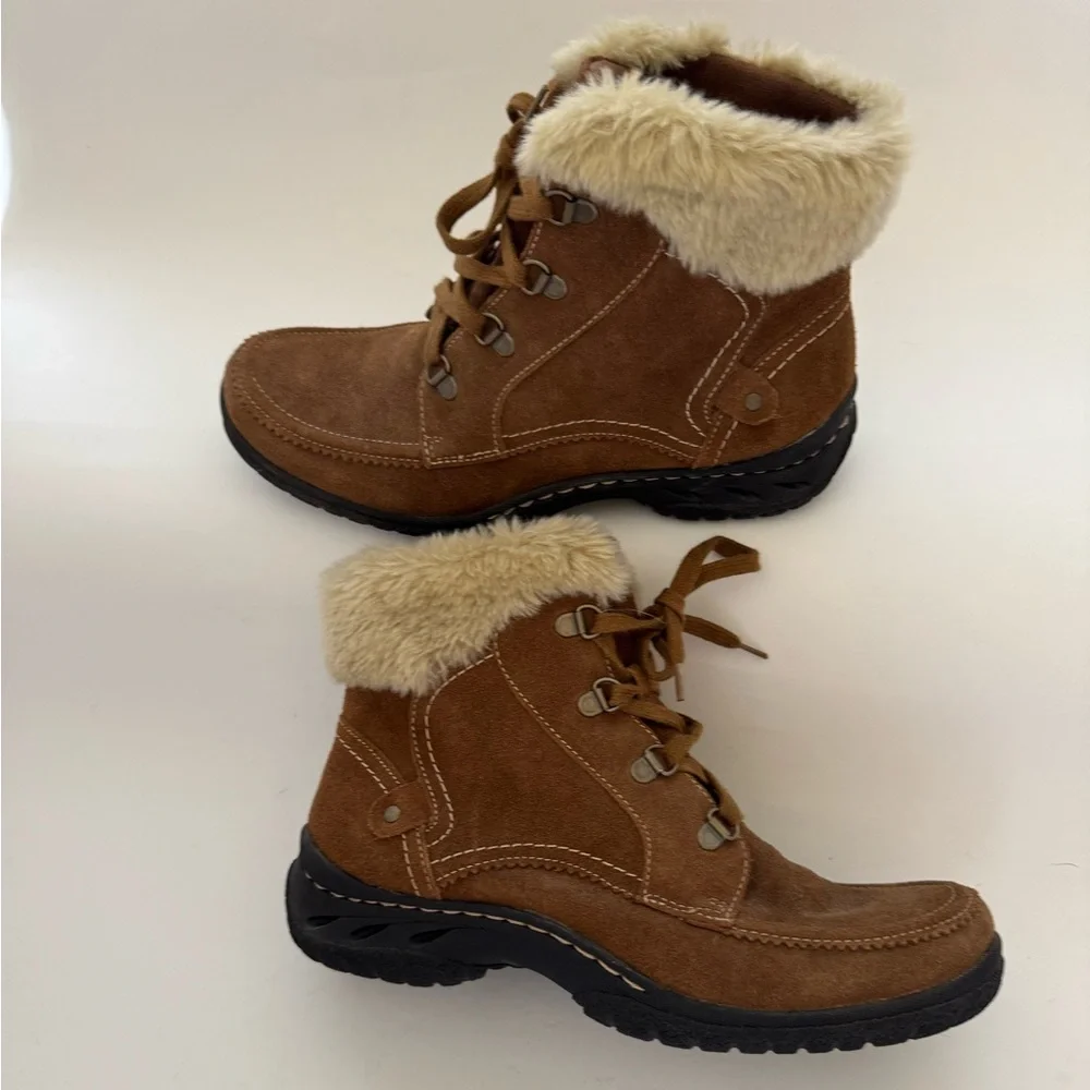 Bass Lonewolf Women 9.5 Tan Suede Faux Fur Trim Lace Up Winter Ankle Boots